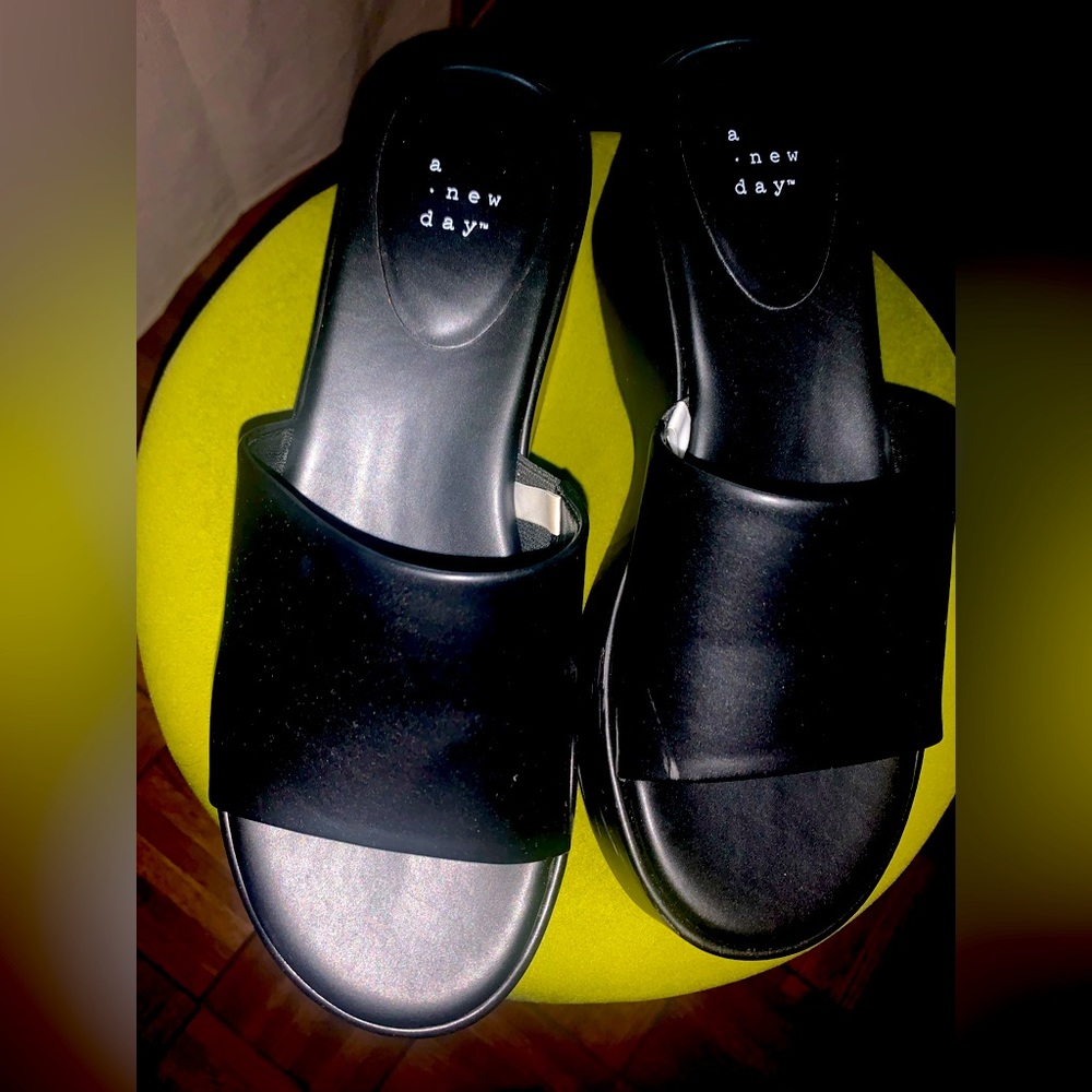 Black Clogs - Picture 2 of 5
